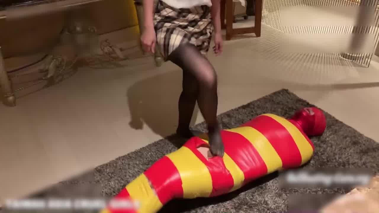  尼玛这是个巨型三角锥吧 的剧照1