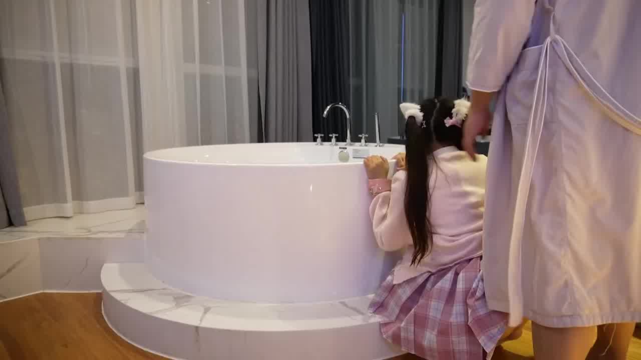  第一次卖的小萝丽吗？这么被动是装的吧！？ 明明就很双的死骚货 的剧照10