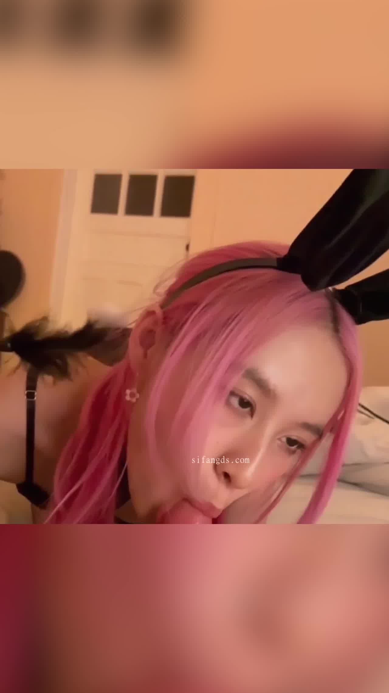  痴女女友兔女郎 的剧照5