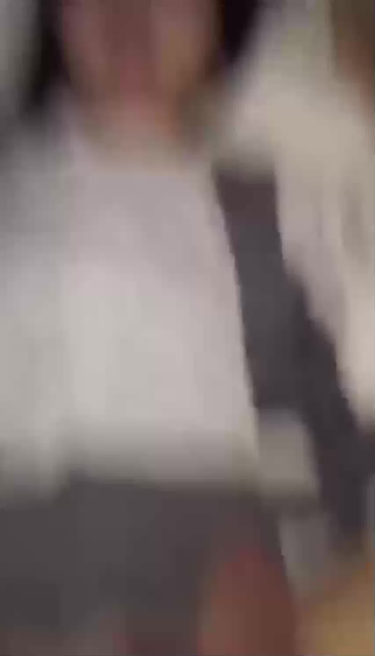  淫荡骚逼喊着要吃，全部射嘴里 的剧照7