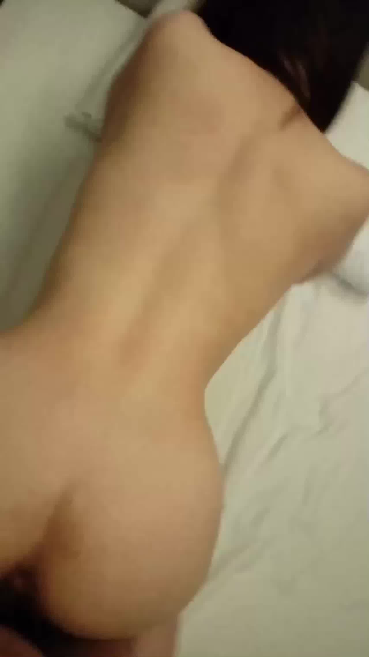  后入一插深女朋友就受不了 的剧照6