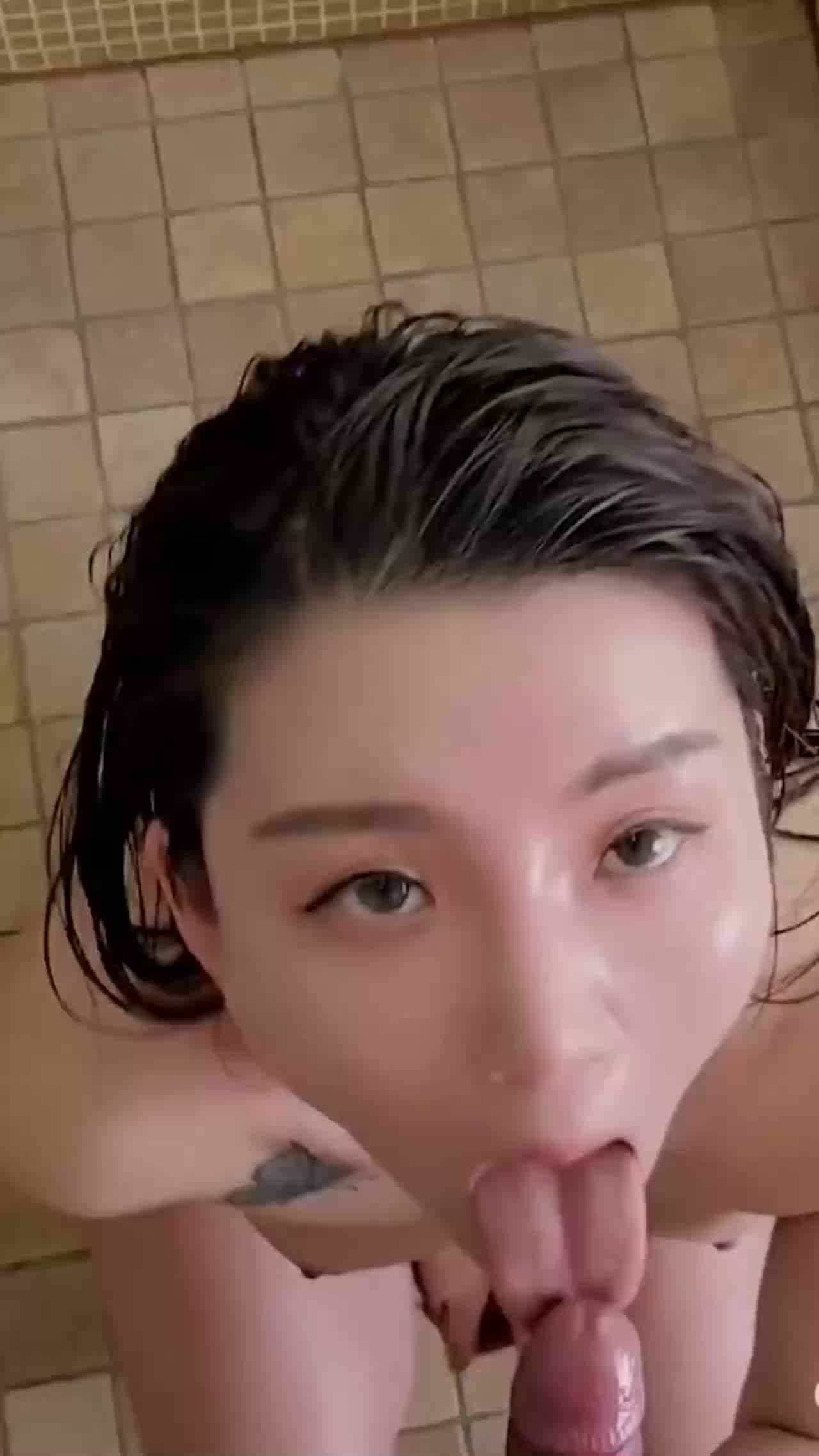  洗完澡就是要吃鸡 的剧照8