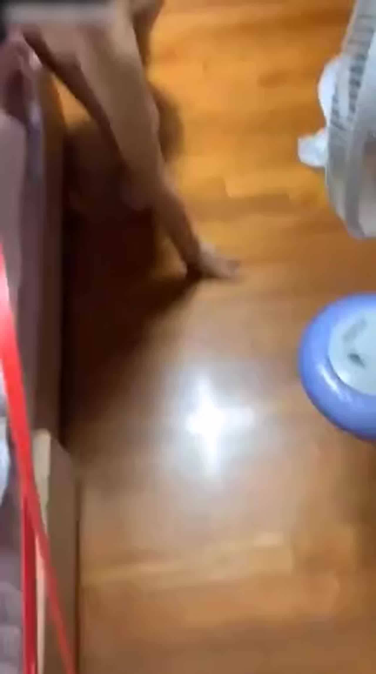  命令我家女友当小母狗训练 的剧照8