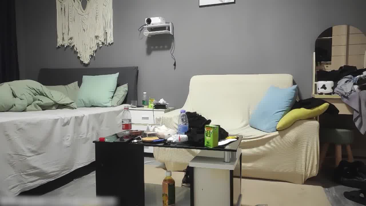  漂亮人妻极品大胸骚气逼人大胸弹力十足 的剧照6