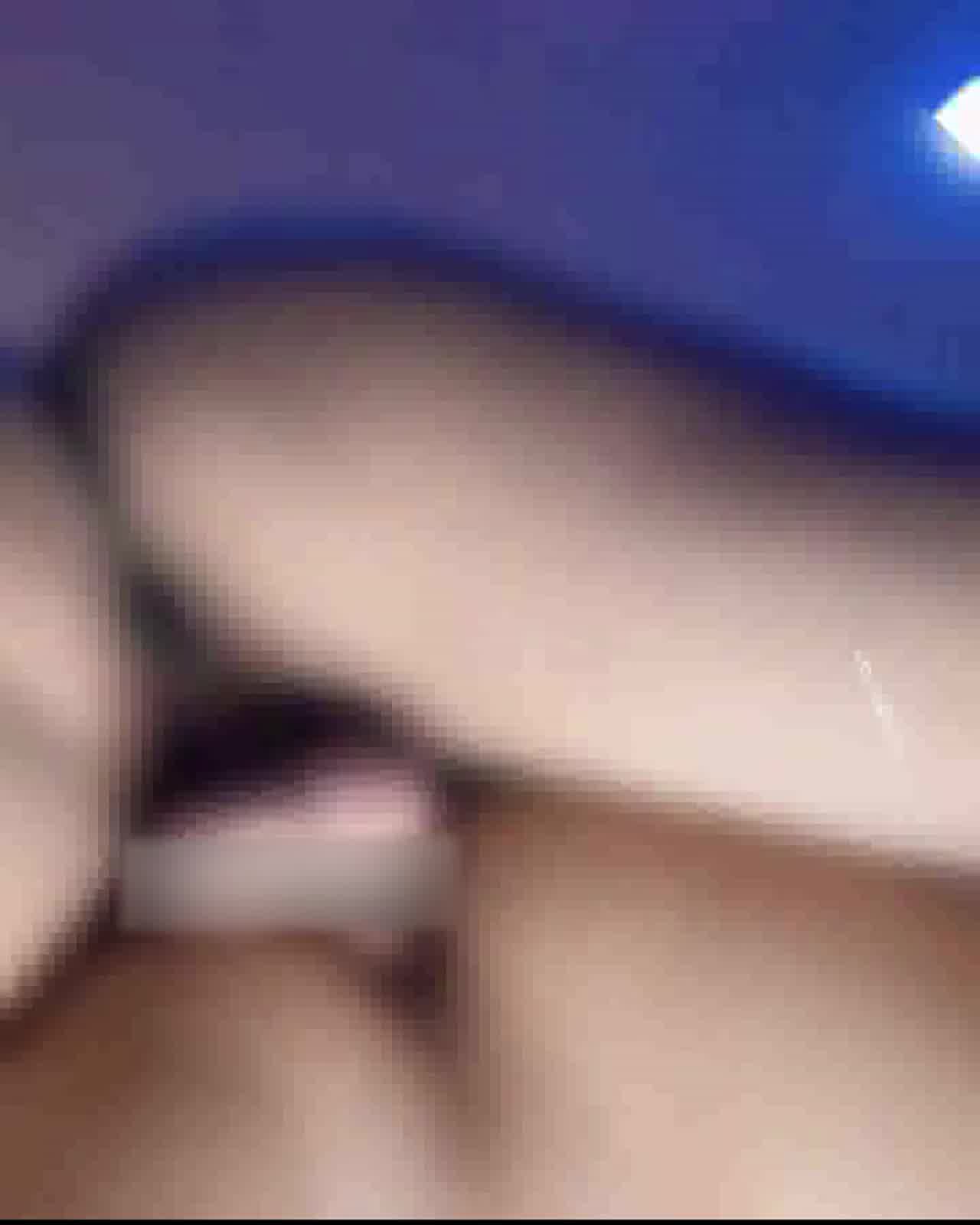  东南亚反差婊 公用饮水机 的剧照5