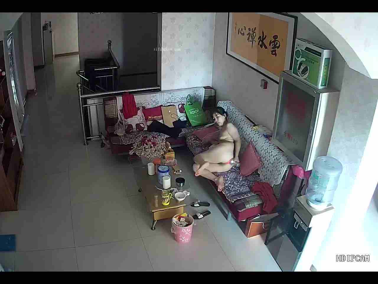  黑客监控破解_不知道这少妇用的是什么神器 的剧照3