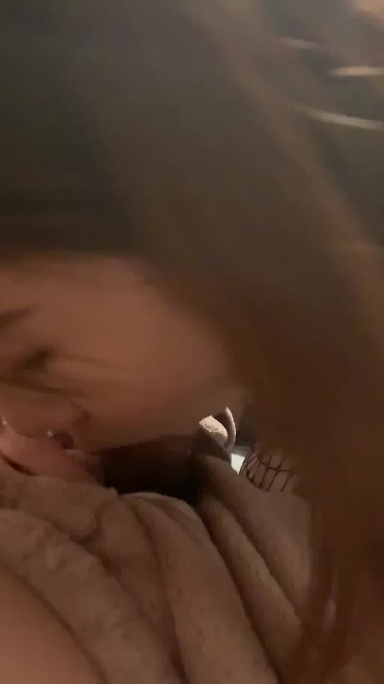  大奶少妇肉棒吃的停不下来 的剧照4