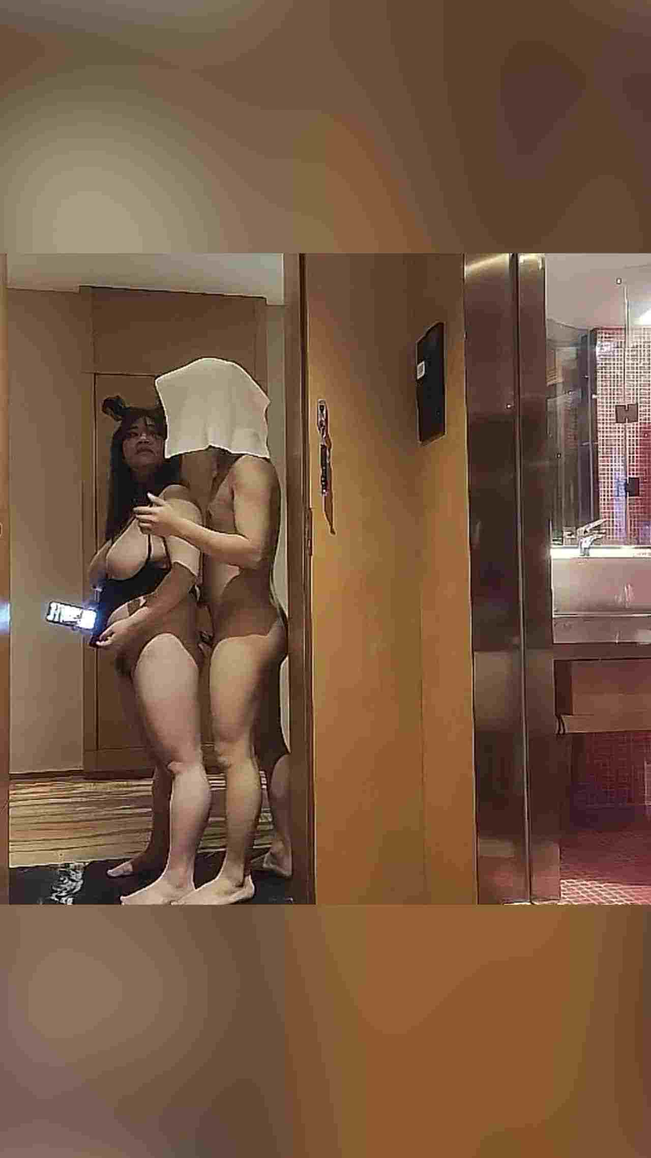  总是要换换口味00后良家小妹淫贱一整夜情趣酒店调教 的剧照8