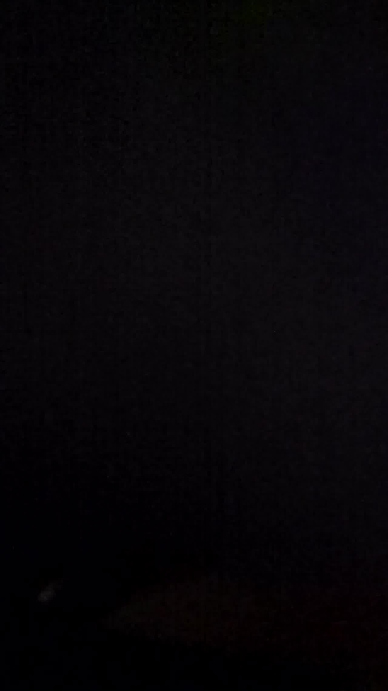  厕所偷拍美女尿尿还讲电话 的剧照6