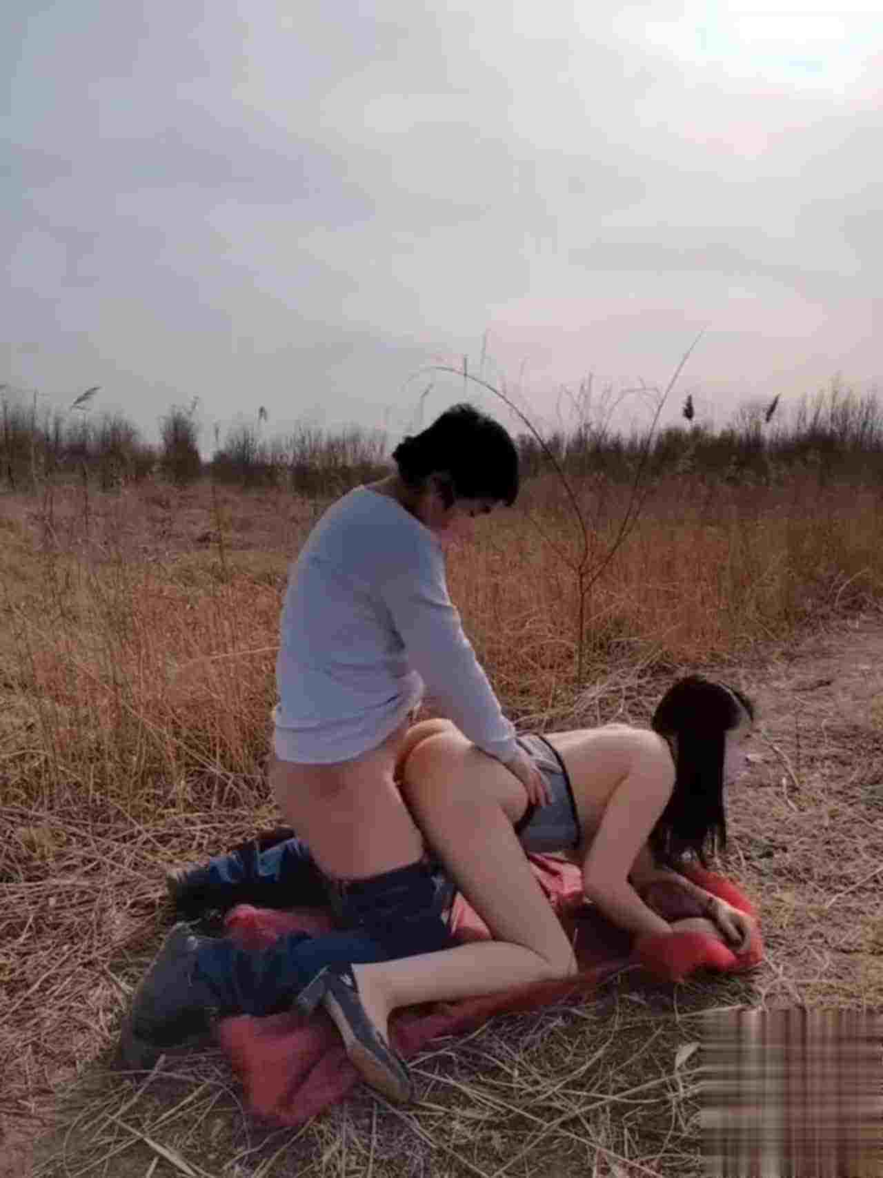  户外野战口暴 的剧照7