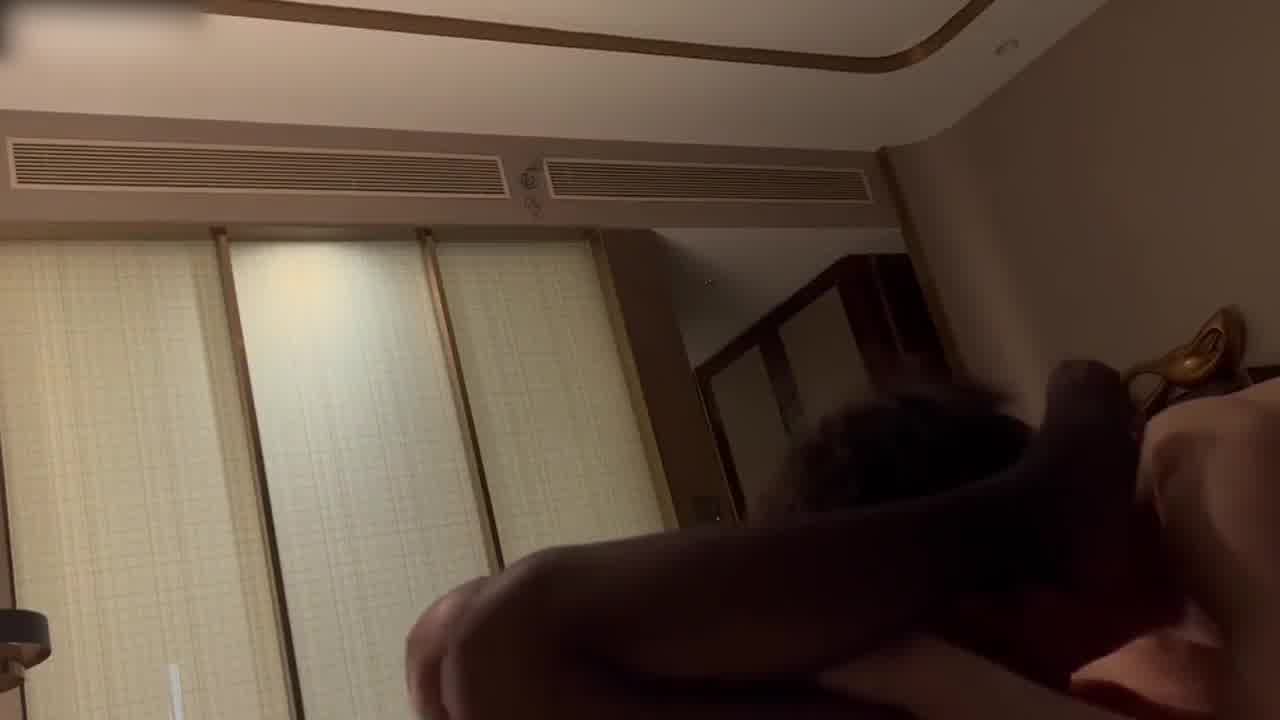  富二代夜店泡妞带到酒店开房攻略性爱视频流出 的剧照4