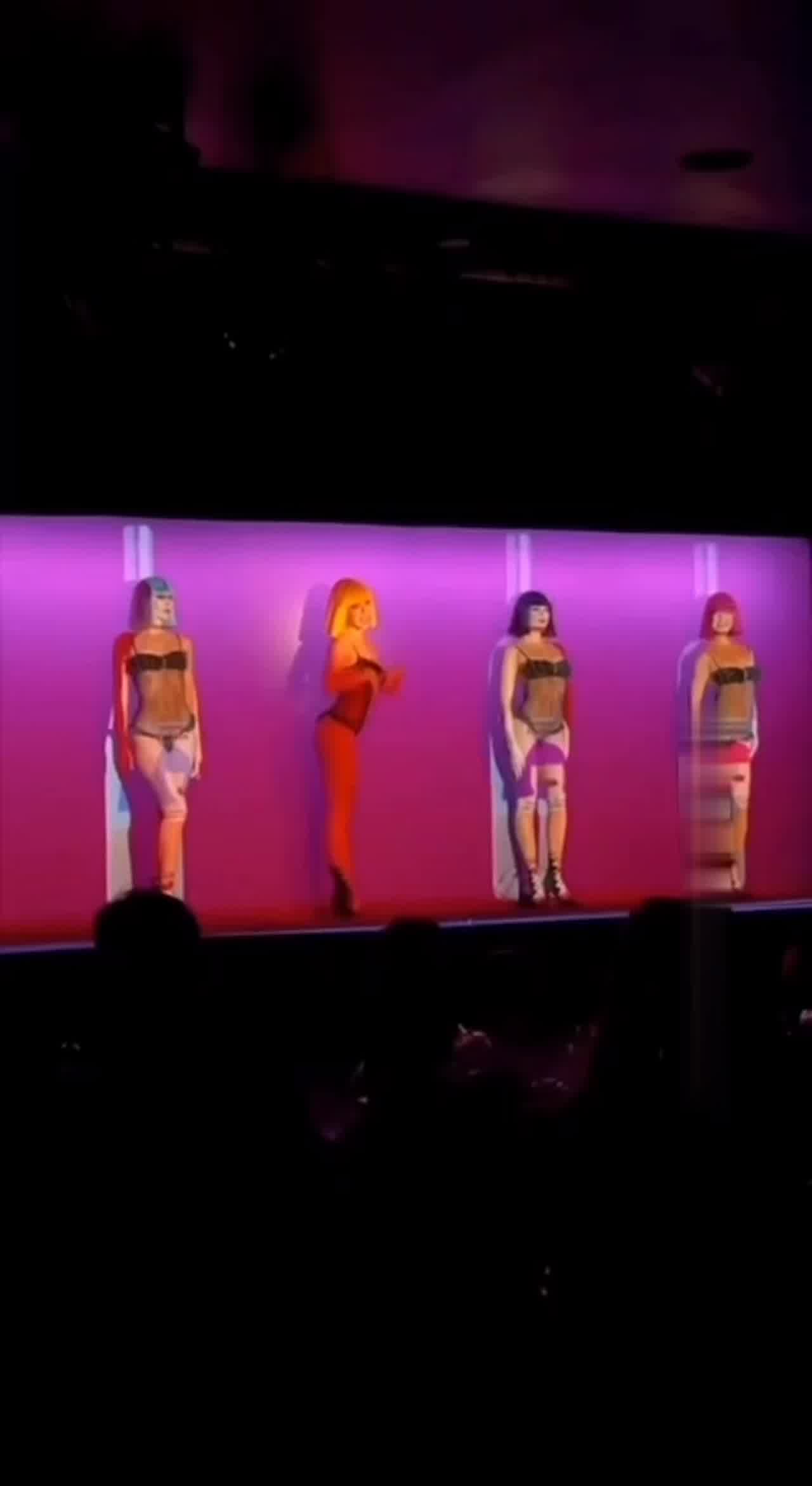  Lisa疯马秀首秀现场片段 的剧照7