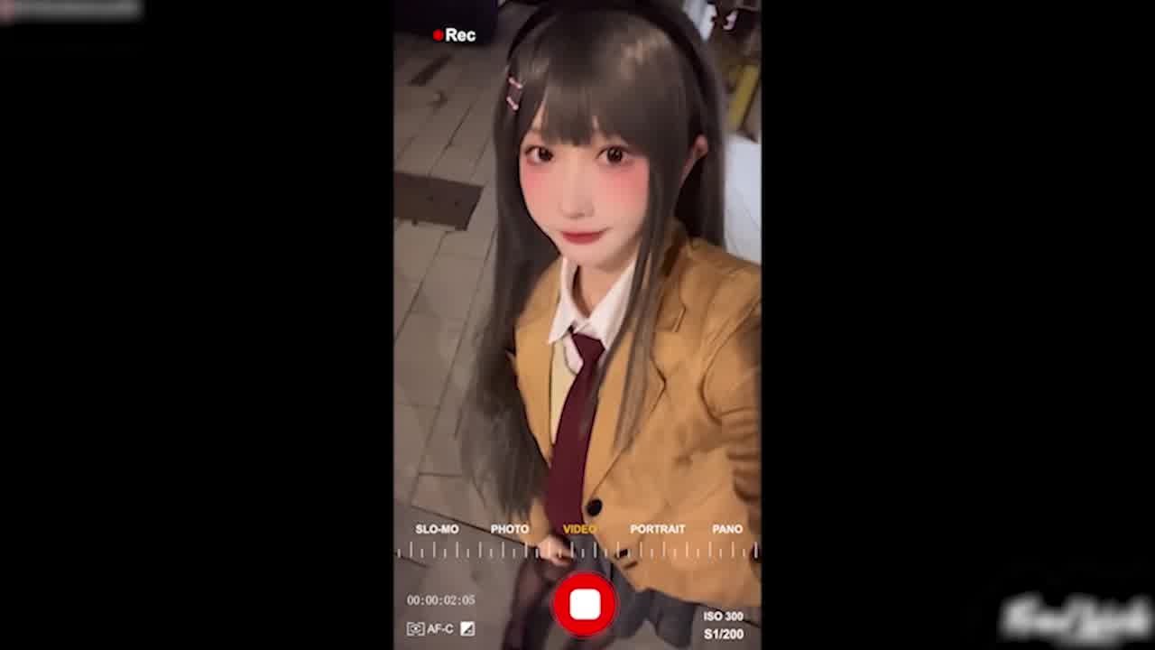  看正妹摇这抖音我可以无限重播 的剧照2