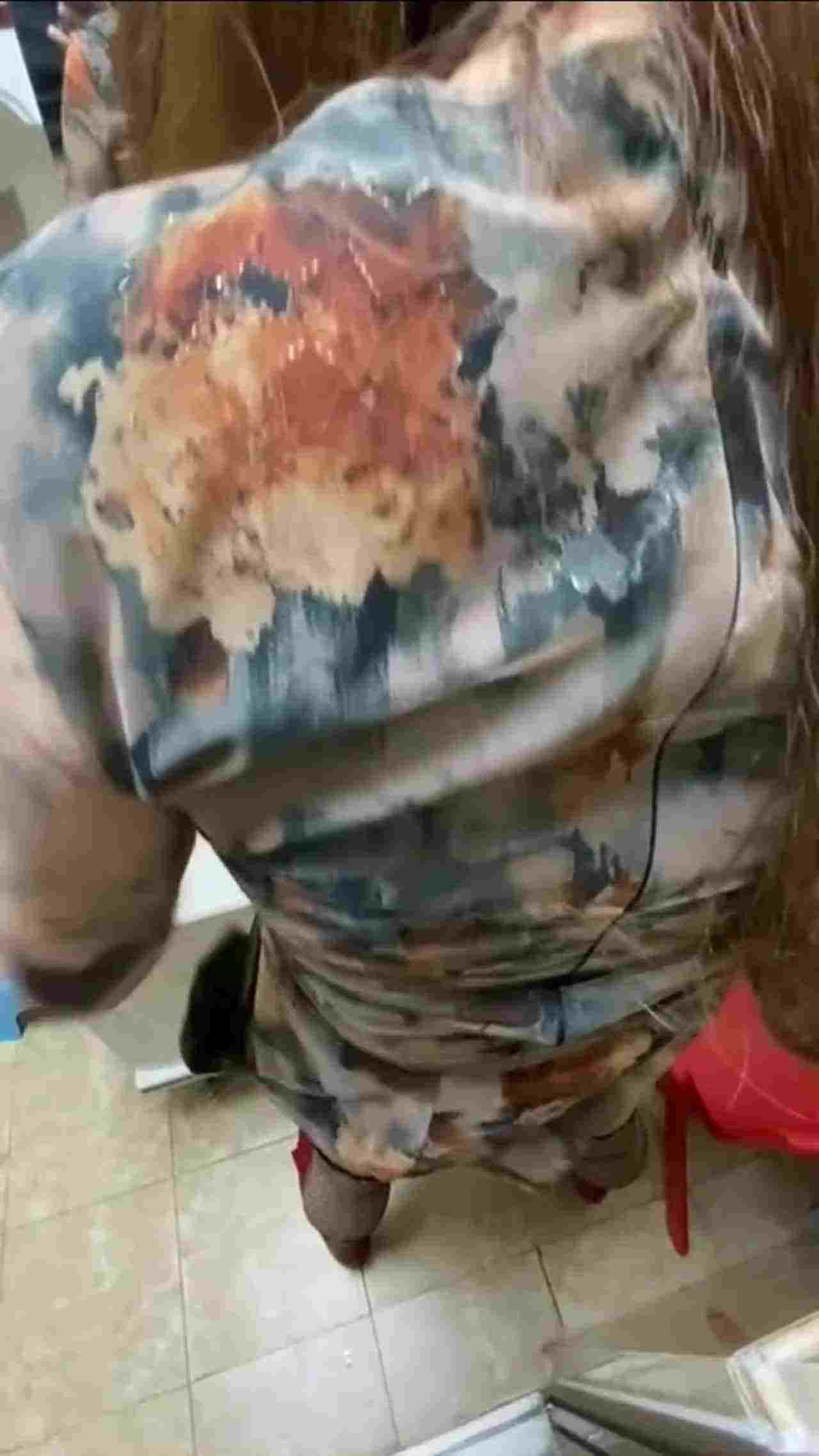  【偷情嫂子结果被瞧不起】太久没做一下遗了点精，被嫂子强势的口语瞧不起，好胜心一下上来了，猛干几分钟直 的剧照2