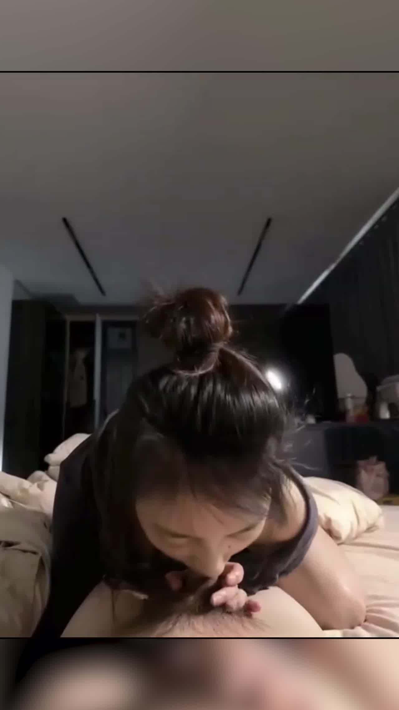  苗条学妹后入！骚屄真的骚！ 的剧照3