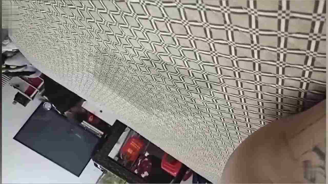  【重磅推荐高中清纯女学妹】带上男奴男友，一起伺候社会哥 的剧照3