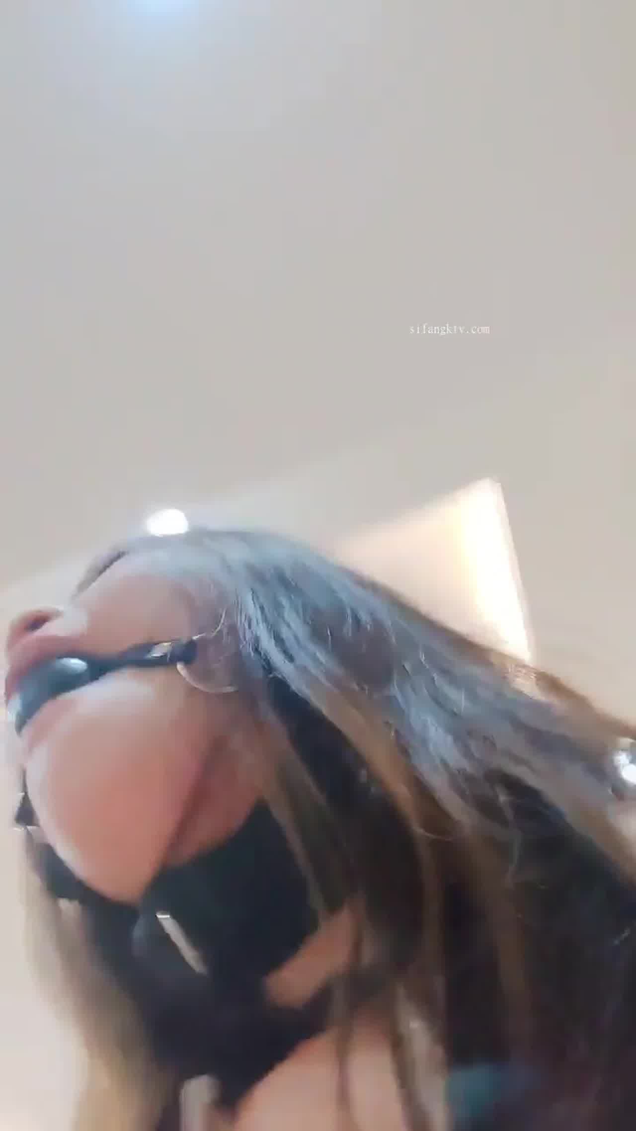  捆绑调教人妻小母狗 的剧照6