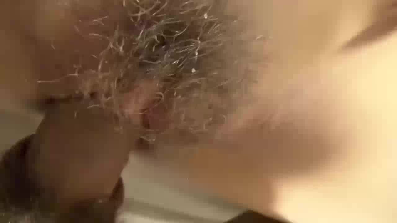  娇羞大奶长发小嫩妹与富二代酒店啪啪 的剧照3