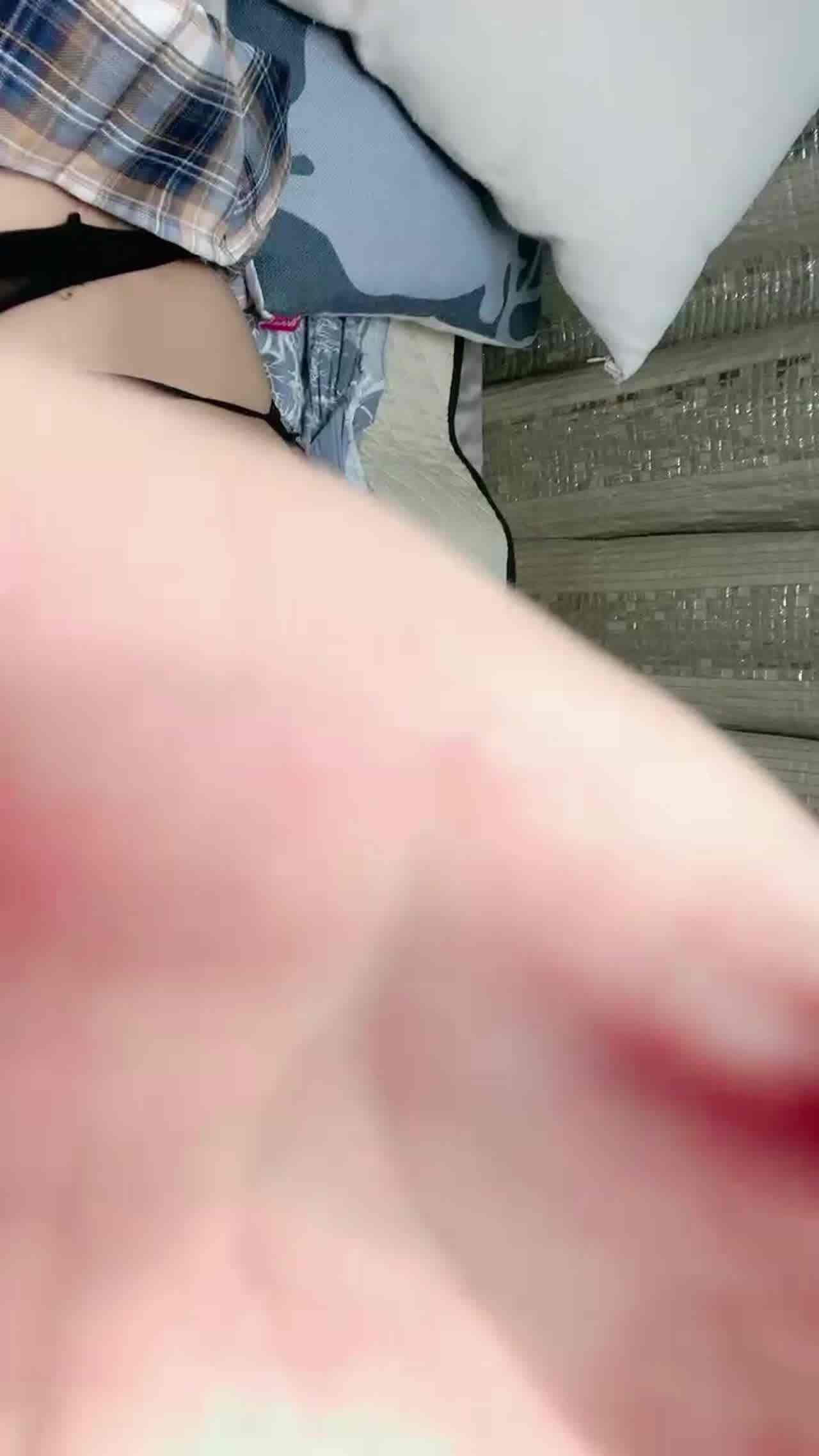  制服小母狗被哥哥做爱疯狂被虐粉红逼逼 的剧照6