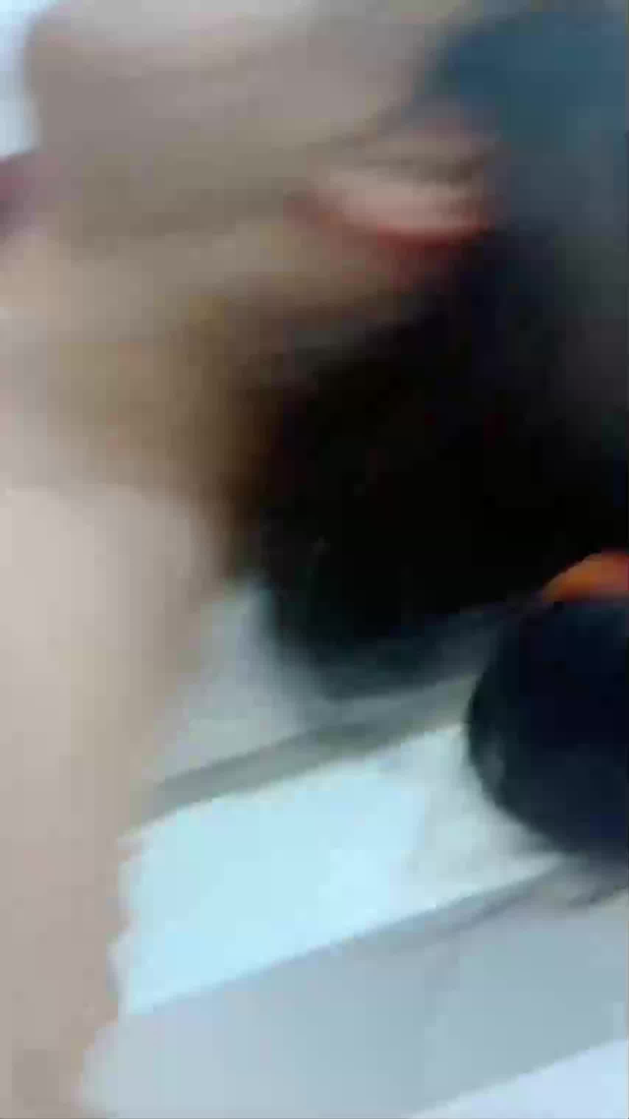  露脸娇妻，迷人的大爆乳，后入抱着操、站立实在是舒服 的剧照4