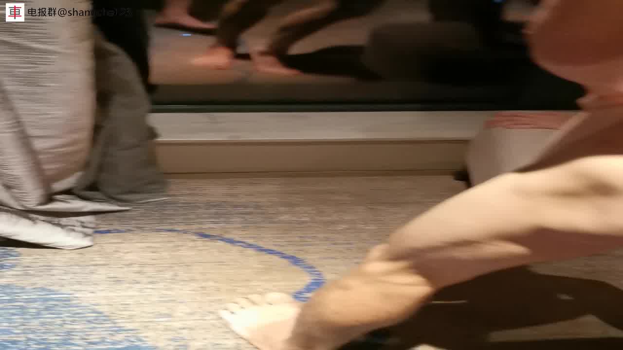  调教嫂子成小母狗顺便操爽他 的剧照4