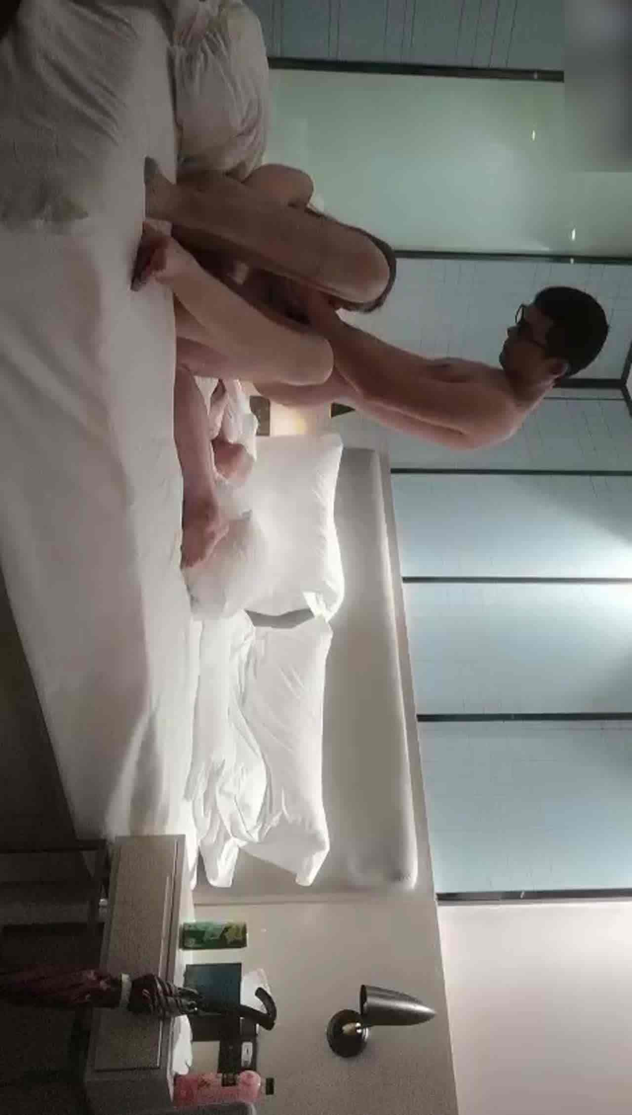  很漂亮的小姐姐，有点不高兴2 的剧照10