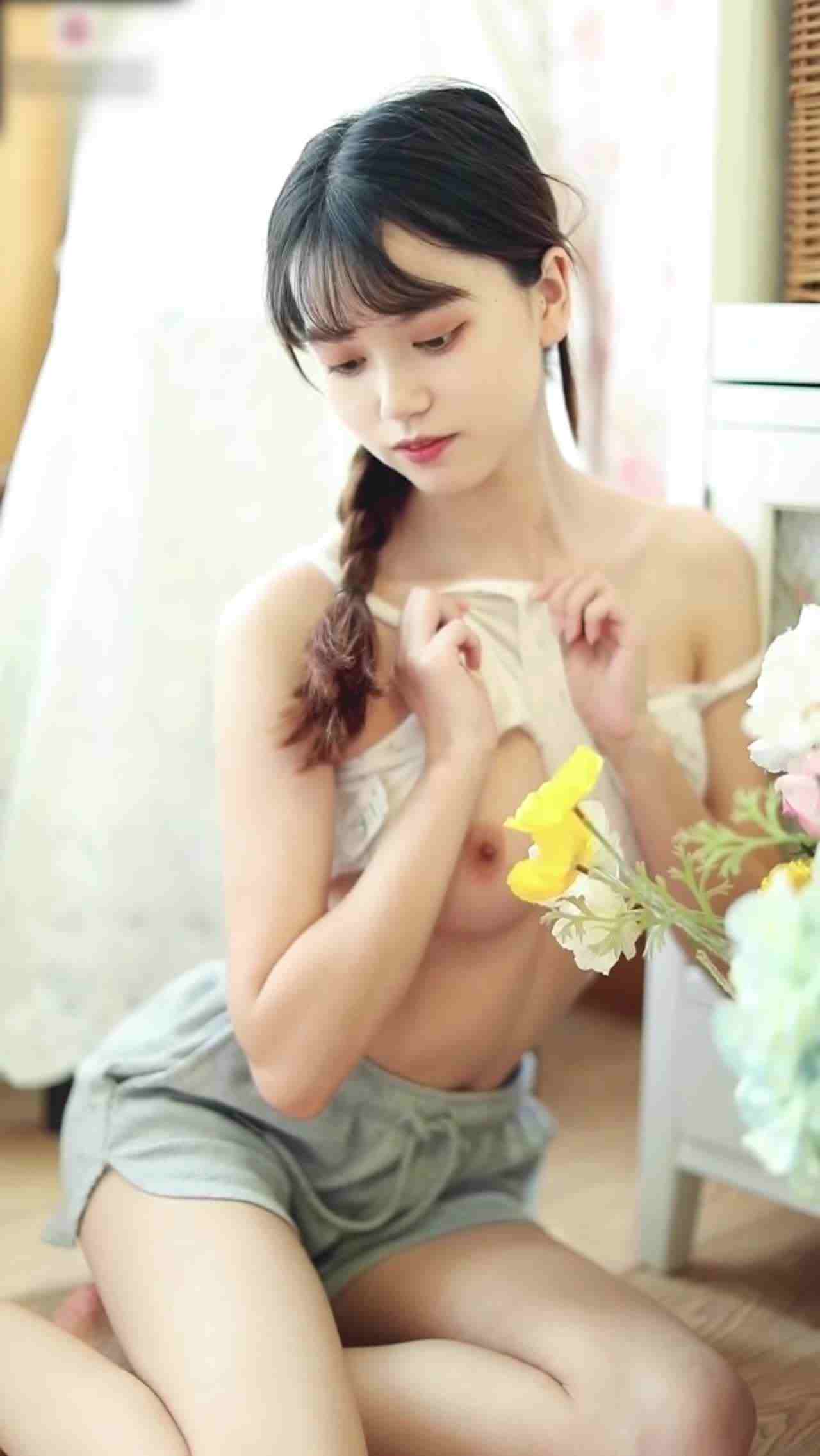  劳小白 清纯正妹高清写真 的剧照8