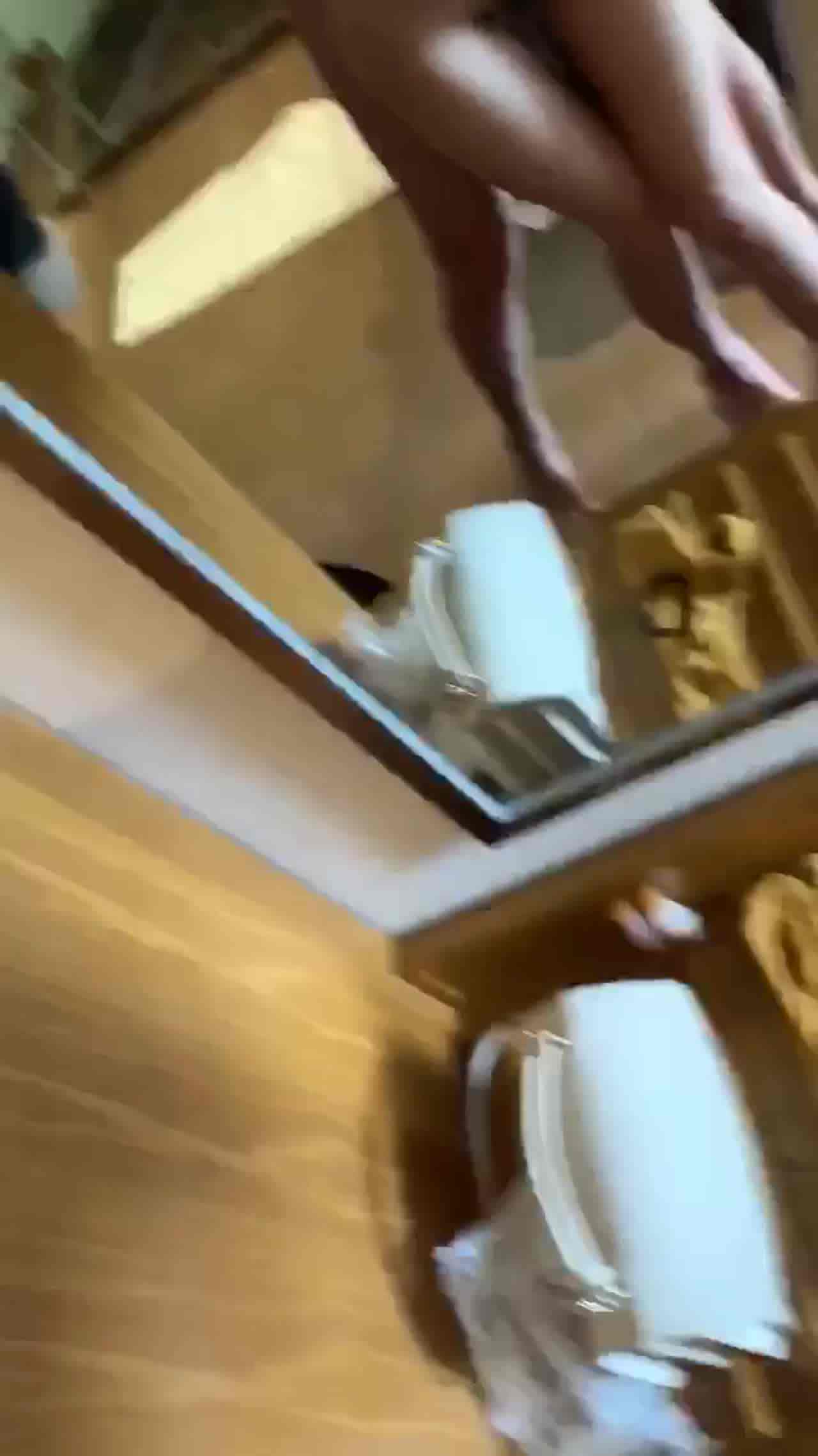  人妻纤细肥臀丰乳 镜子前站立后入爆插 的剧照4