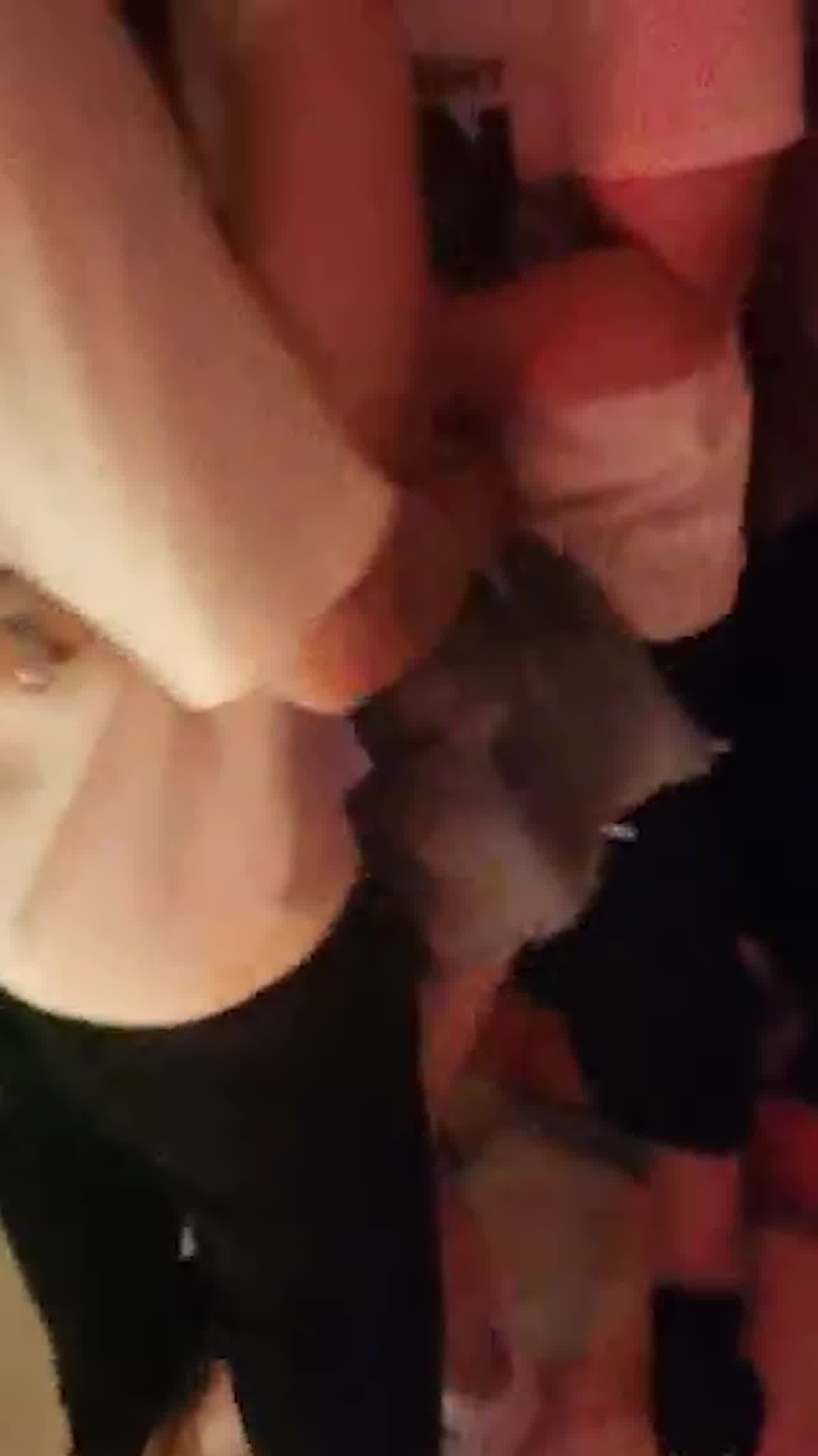  不好意思，老头请别再抓奶了 的剧照7