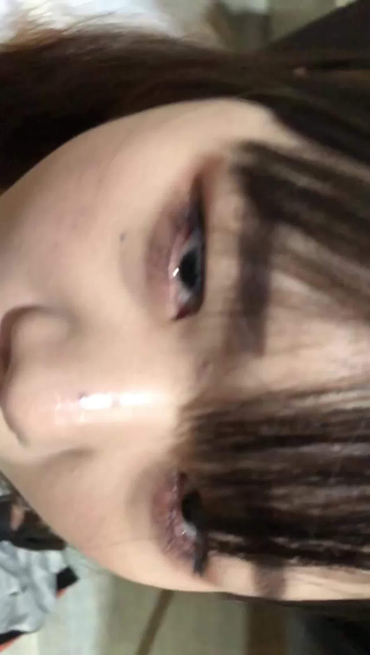  乖巧小姐姐口活真不错 的剧照1