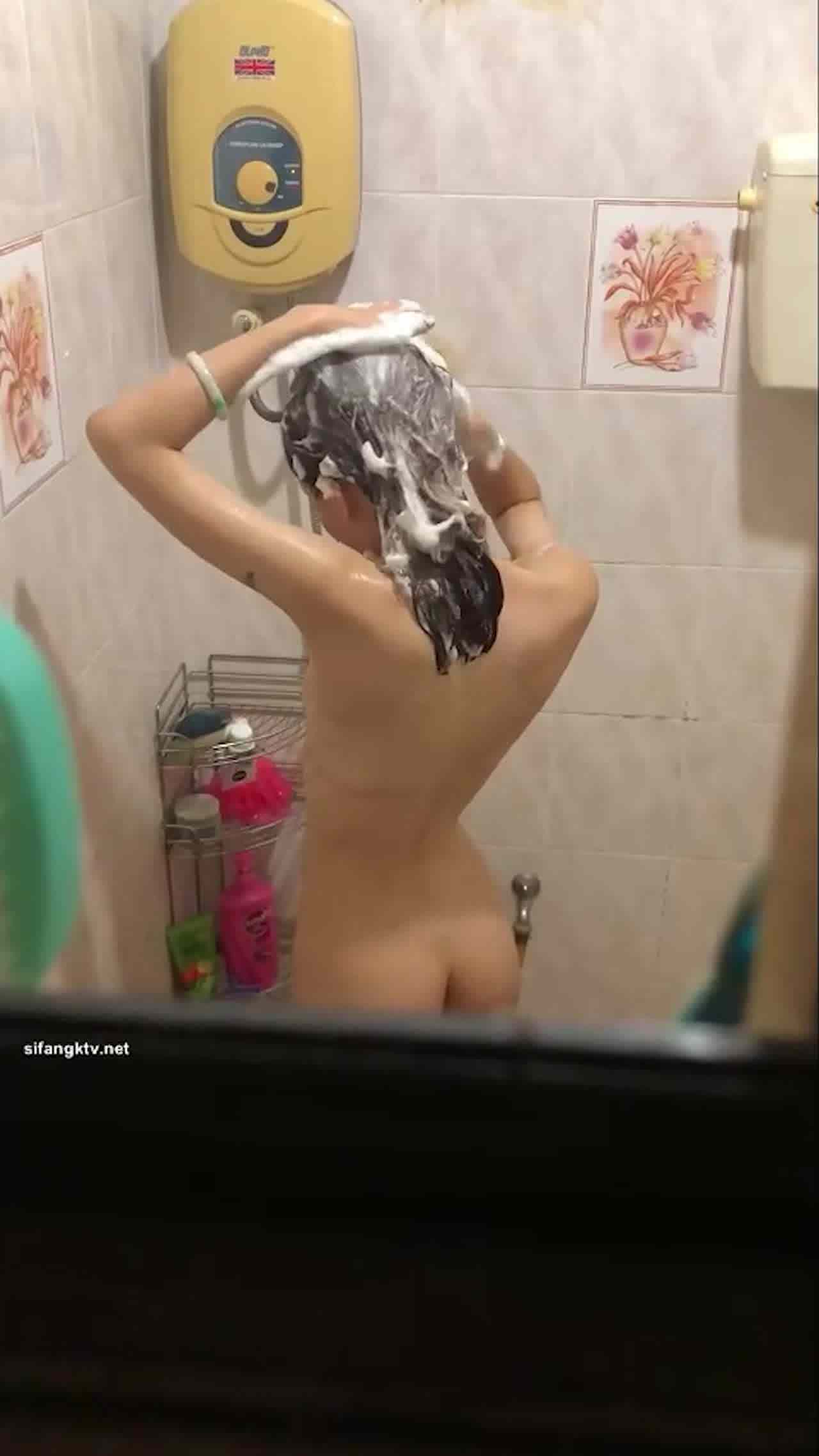  包养性感妹用肉棒勾起淫荡体质 的剧照3